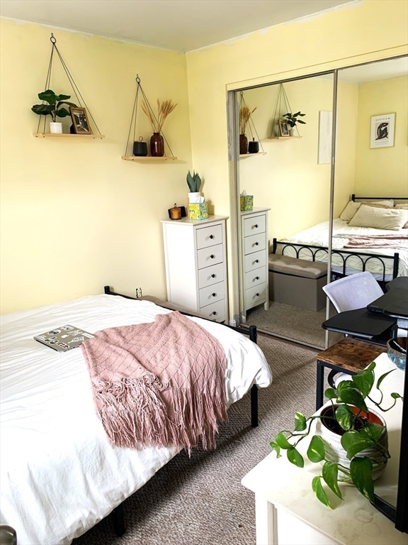 4 bed, 2 bath apartment for rent at 213 W 6th St Unit 213, South Boston — photo 12 of 15