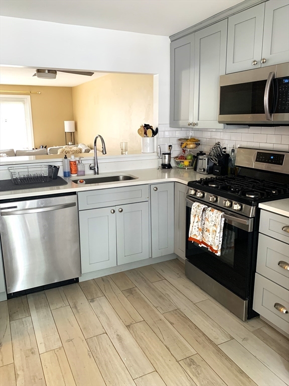 4 bed, 2 bath apartment for rent at 213 W 6th St Unit 213, South Boston — photo 4 of 15