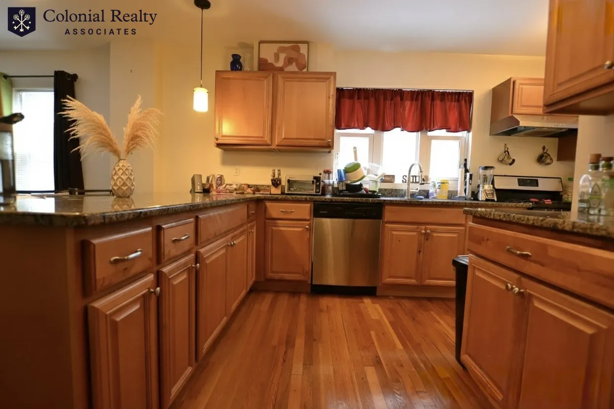 3 bed, 2 bath apartment for rent at 214 Arlington St Unit 01, East Watertown — photo 3 of 7