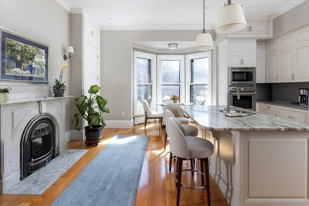 5 bed, 4+ bath apartment for rent at 214 Beacon Unit 3, Back Bay — photo 12 of 19