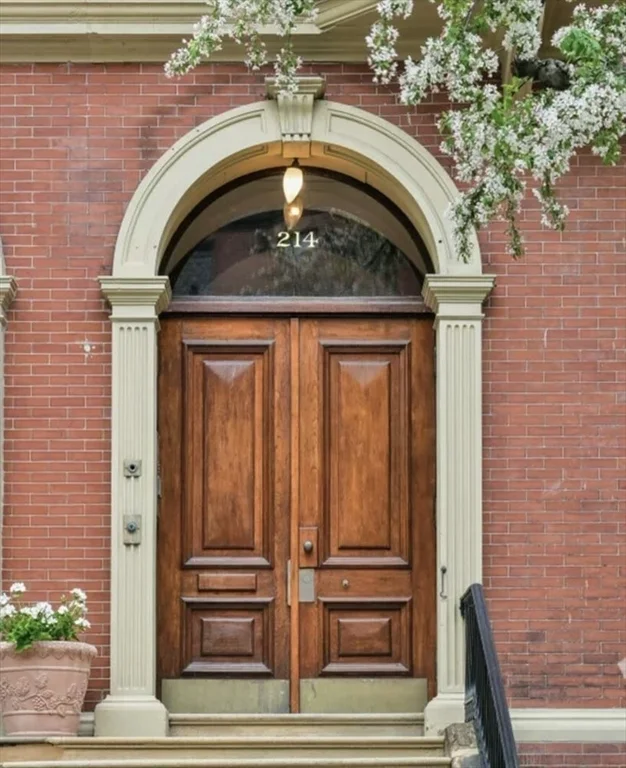 5 bed, 4+ bath apartment for rent at 214 Beacon Unit 3, Back Bay — photo 3 of 19