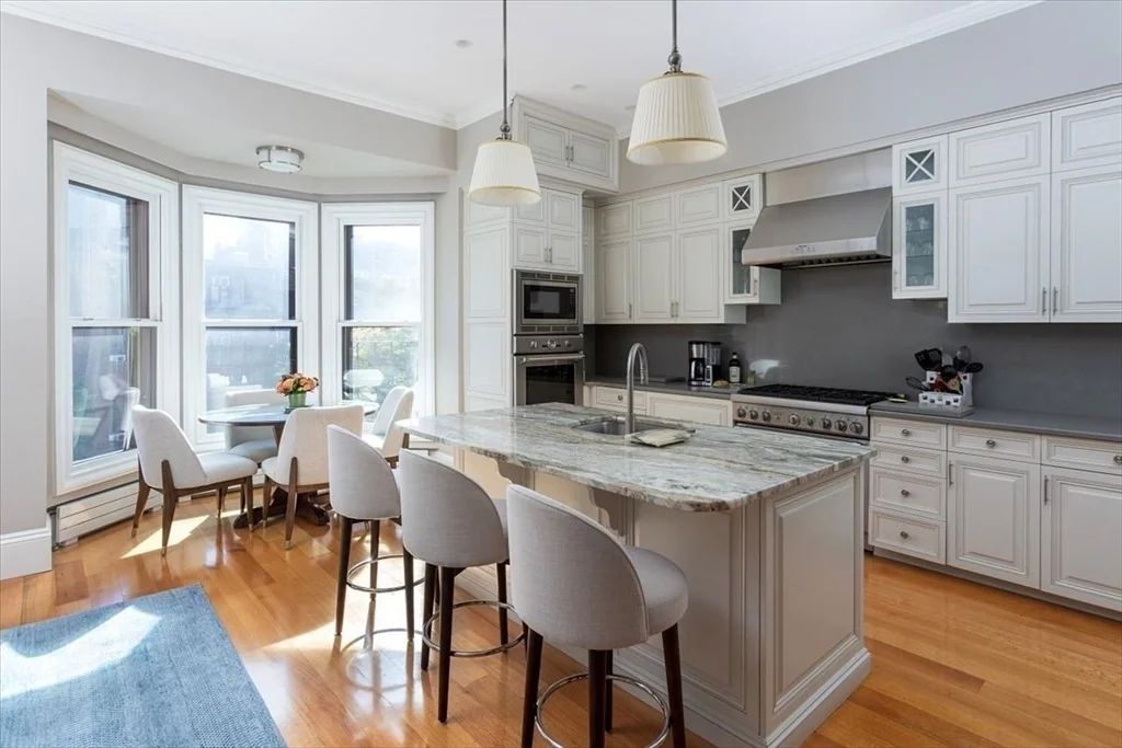 5 bed, 4+ bath apartment for rent at 214 Beacon Unit 3, Back Bay — photo 7 of 19