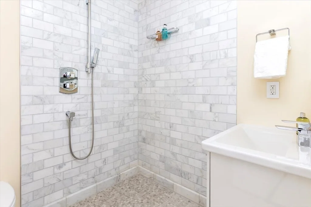 5 bed, 4+ bath apartment for rent at 214 Beacon Unit 3, Back Bay — photo 14 of 19