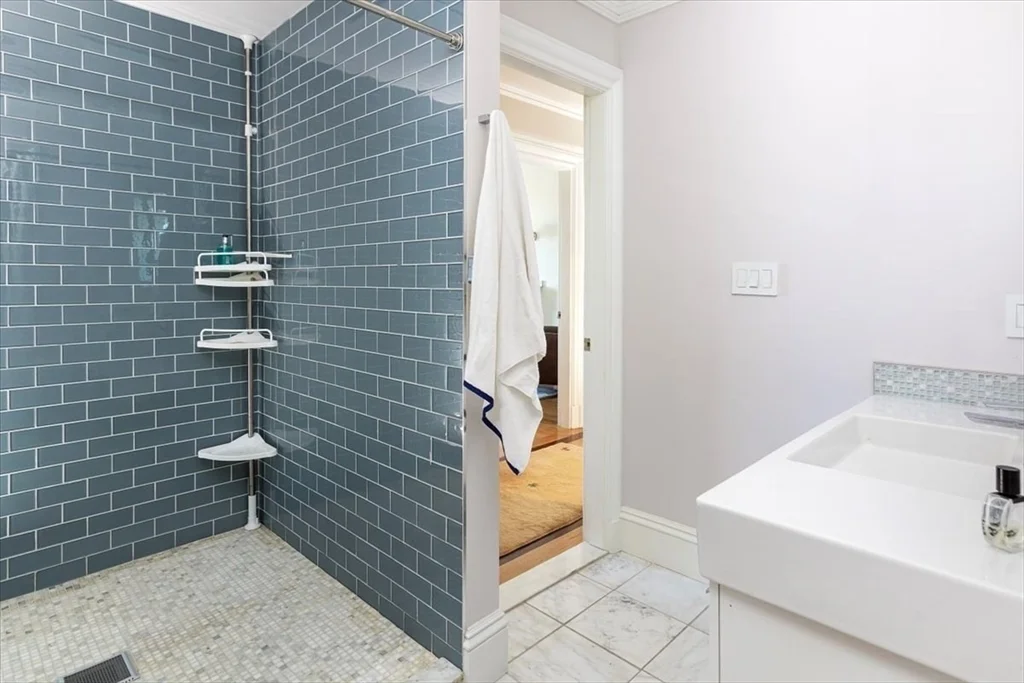 5 bed, 4+ bath apartment for rent at 214 Beacon Unit 3, Back Bay — photo 13 of 19