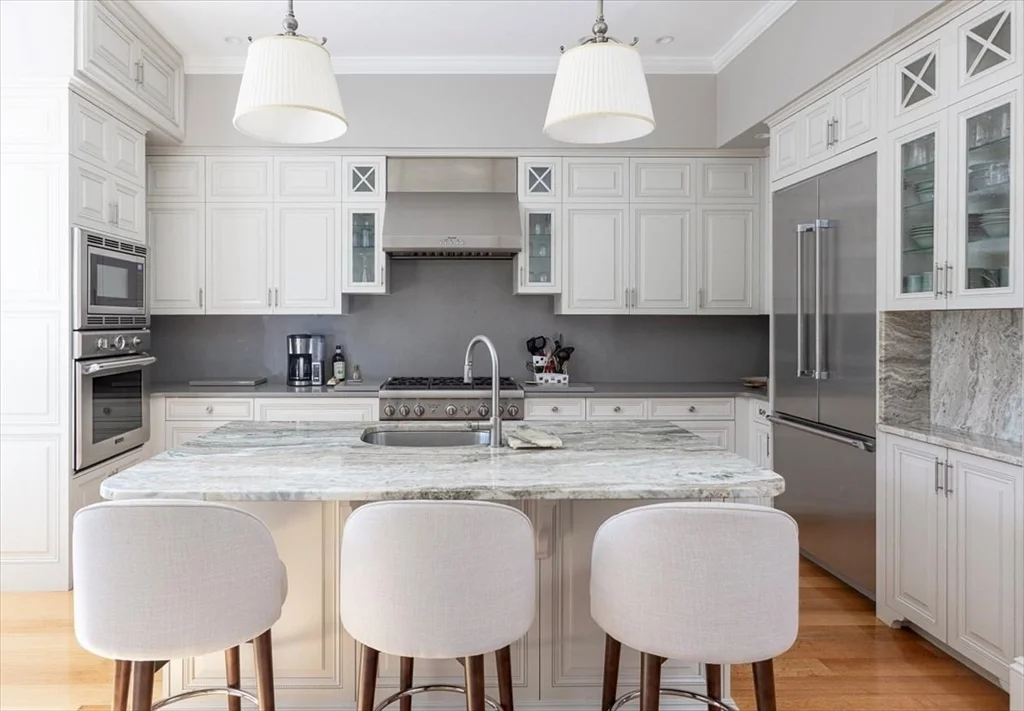 5 bed, 4+ bath apartment for rent at 214 Beacon Unit 3, Back Bay — photo 8 of 19