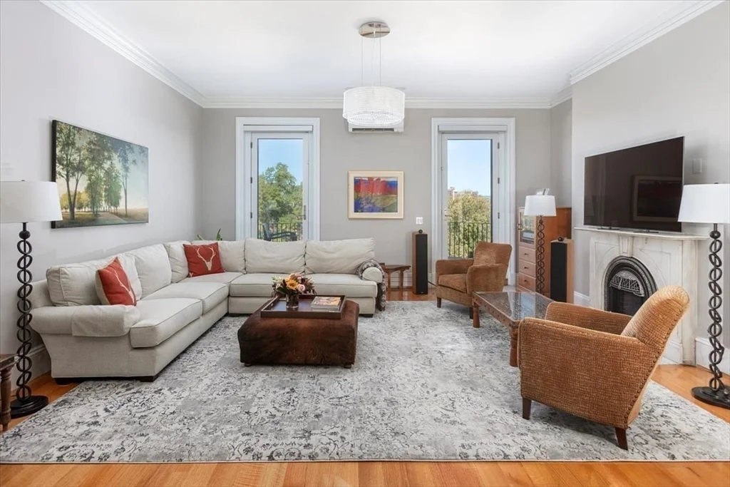 5 bed, 4+ bath apartment for rent at 214 Beacon Unit 3, Back Bay — photo 5 of 19
