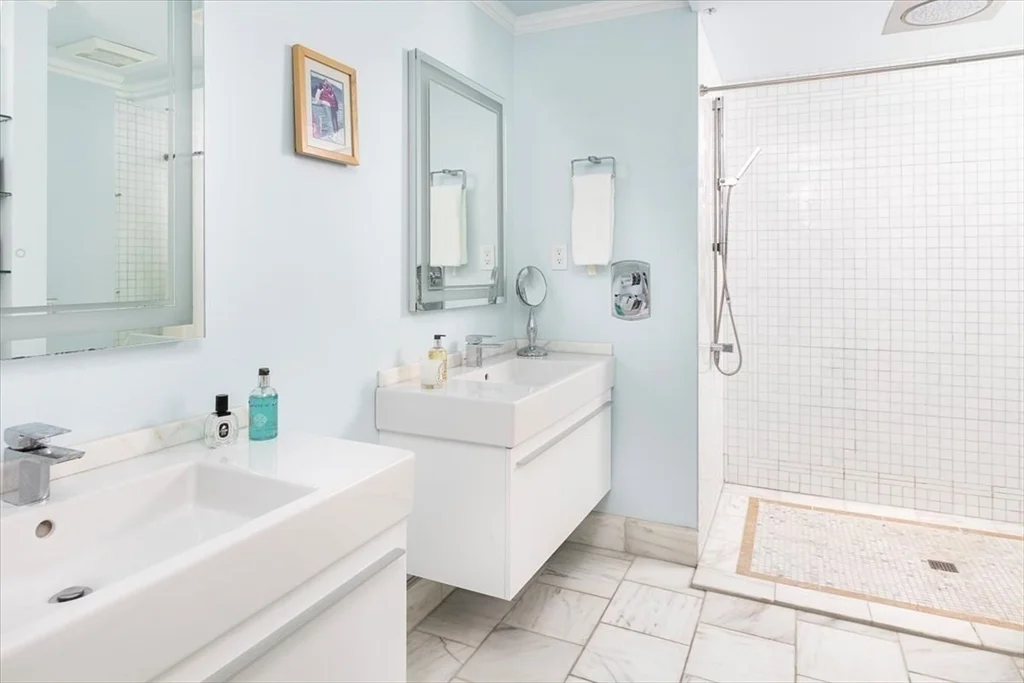 5 bed, 4+ bath apartment for rent at 214 Beacon Unit 3, Back Bay — photo 15 of 19