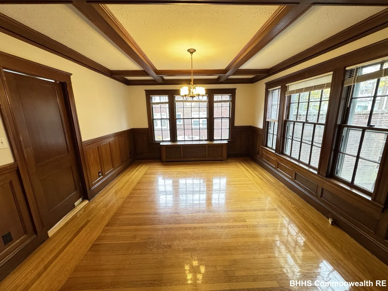 3 bed, 1.5 bath apartment for rent at 214 Commonwealth Ave Unit A, Chestnut Hill — photo 2 of 11
