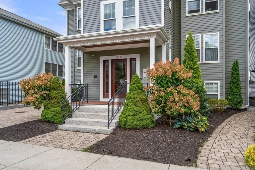 2 bed, 1 bath apartment for rent at 214 E Eagle St Unit 1, East Boston