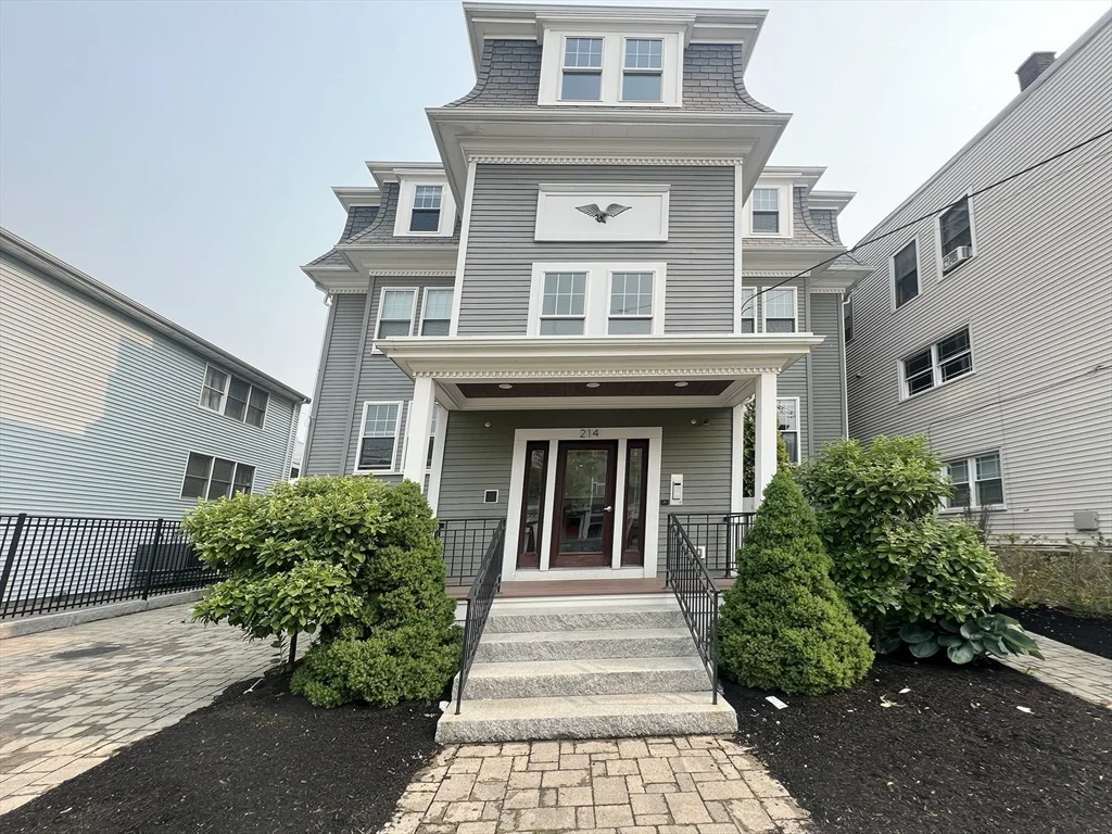 2 bed, 1 bath apartment for rent at 214 East Eagle St Unit 6, East Boston — photo 2 of 26