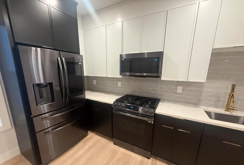 2 bed, 2 bath apartment for rent at 214 Havre St Unit 2, East Boston