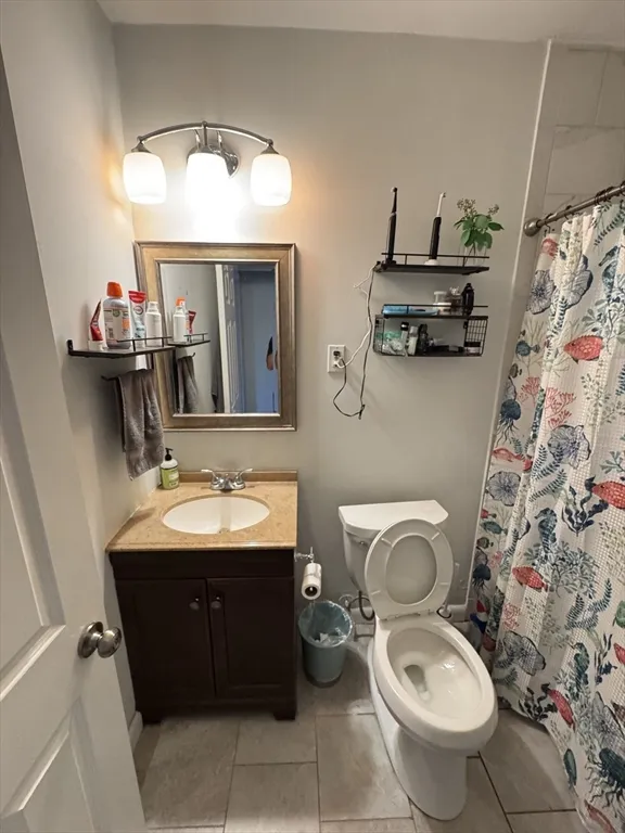 3 bed, 2 bath apartment for rent at 214 Lake Shore Rd Unit 3, Oak Square — photo 12 of 14