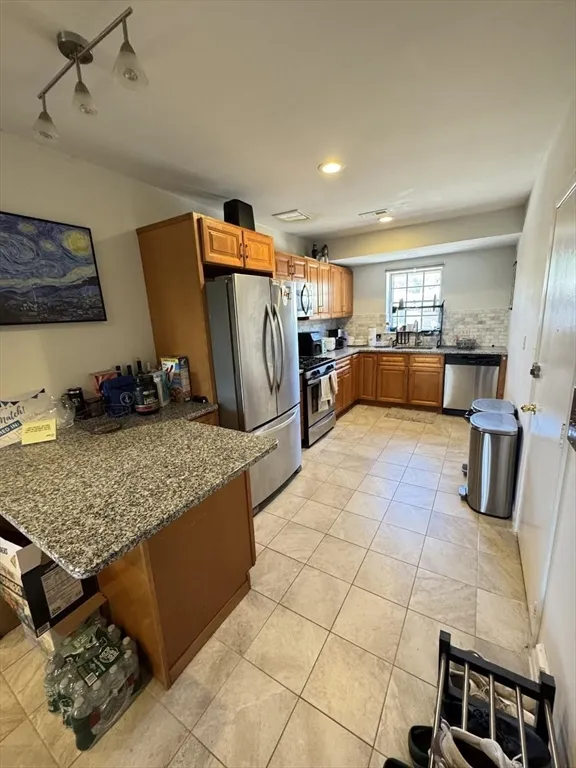 3 bed, 2 bath apartment for rent at 214 Lake Shore Rd Unit 3, Oak Square — photo 2 of 14