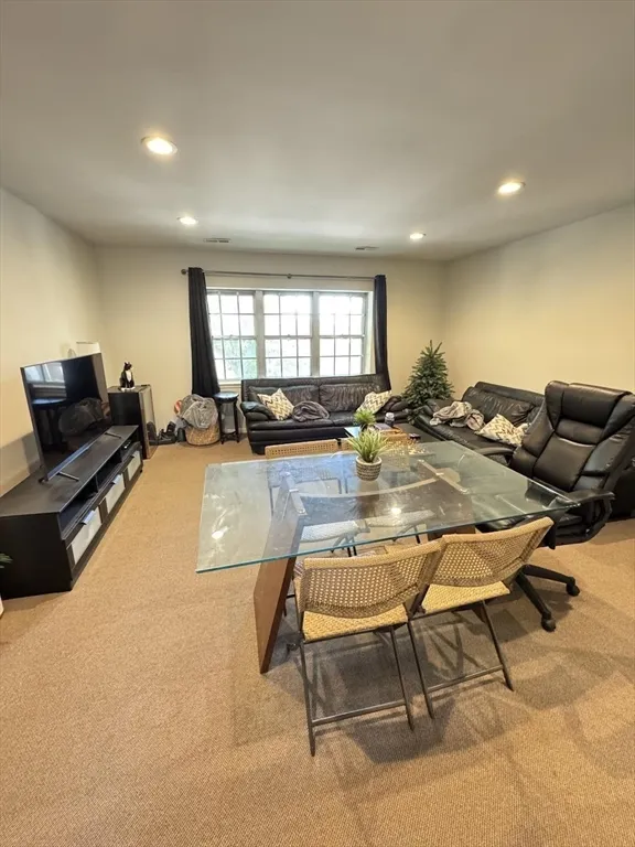 3 bed, 2 bath apartment for rent at 214 Lake Shore Rd Unit 3, Oak Square — photo 4 of 14