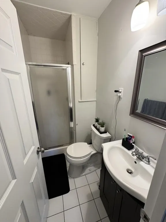 3 bed, 2 bath apartment for rent at 214 Lake Shore Rd Unit 3, Oak Square — photo 14 of 14