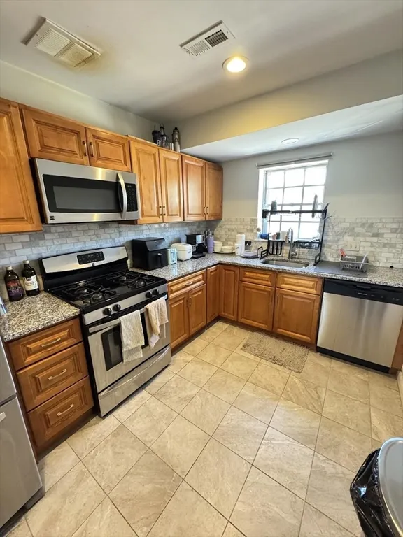 3 bed, 2 bath apartment for rent at 214 Lake Shore Rd Unit 3, Oak Square — photo 1 of 14