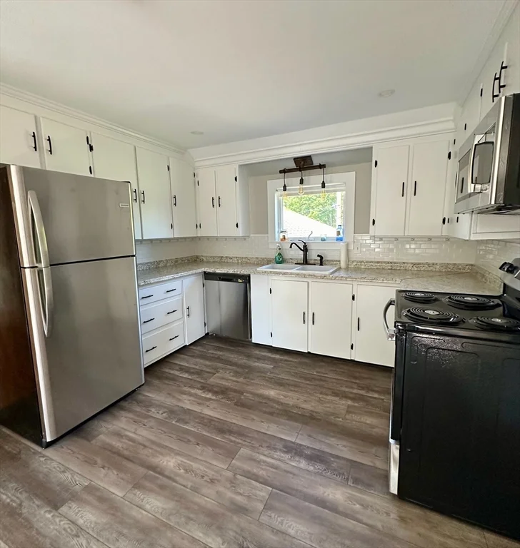 3 bed, 1 bath apartment for rent at 214 Main St Unit 2, Kingston — photo 4 of 27