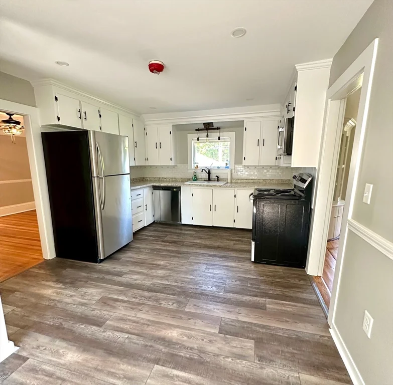 3 bed, 1 bath apartment for rent at 214 Main St Unit 2, Kingston — photo 2 of 27