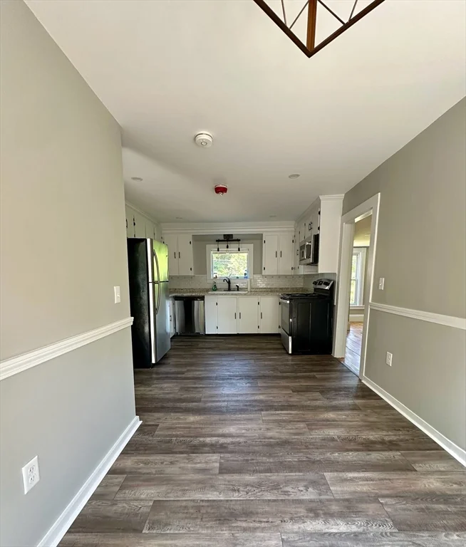 3 bed, 1 bath apartment for rent at 214 Main St Unit 2, Kingston — photo 5 of 27