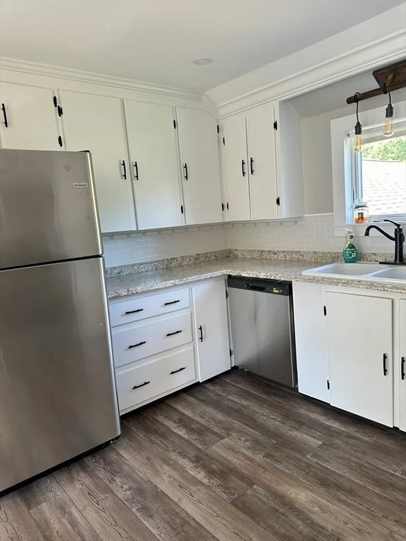 3 bed, 1 bath apartment for rent at 214 Main St Unit 2, Kingston — photo 1 of 27