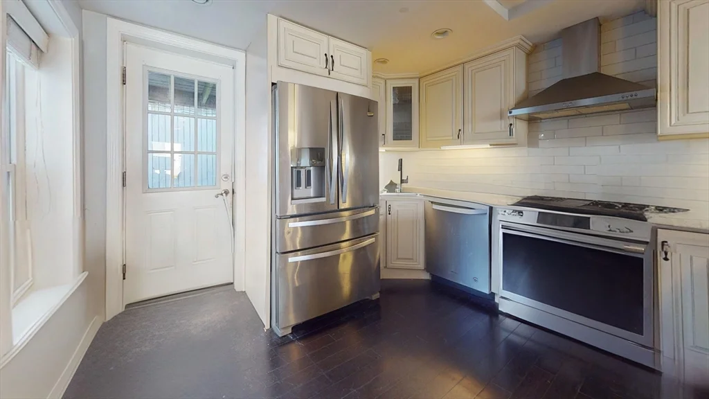 3 bed, 2 bath apartment for rent at 215 Bolton, South Boston — photo 5 of 13