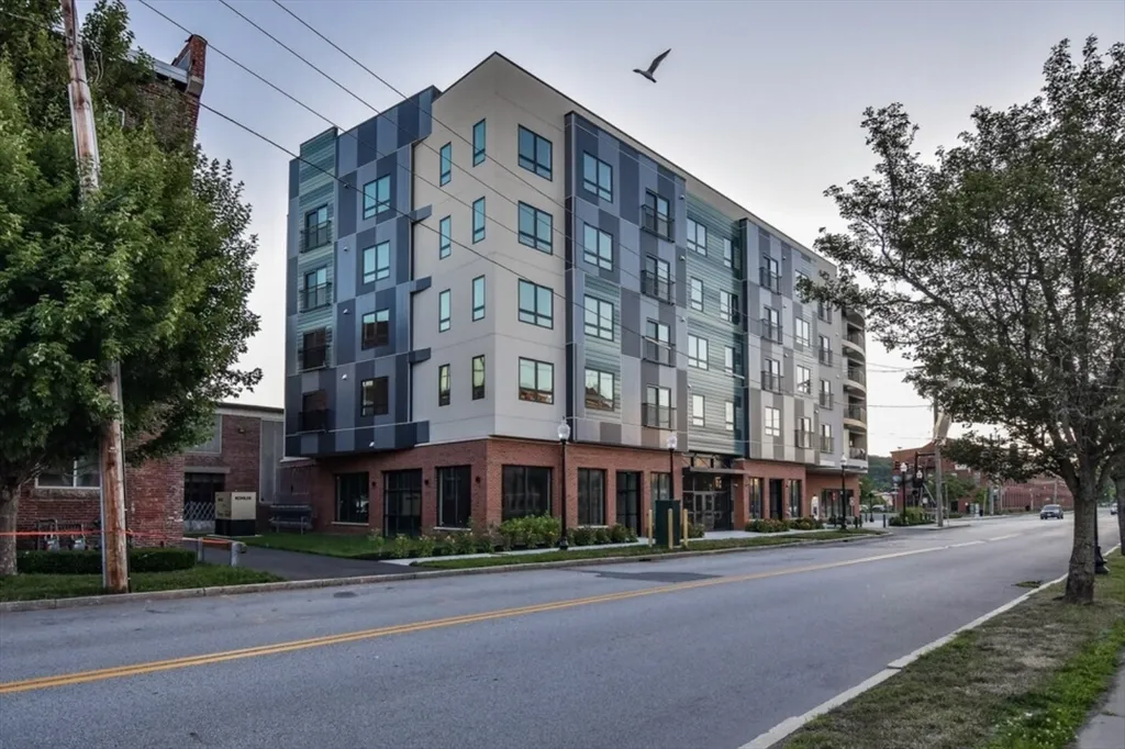1 bed, 1 bath apartment for rent at 215 Canal St Unit 1, Lawrence — photo 6 of 6
