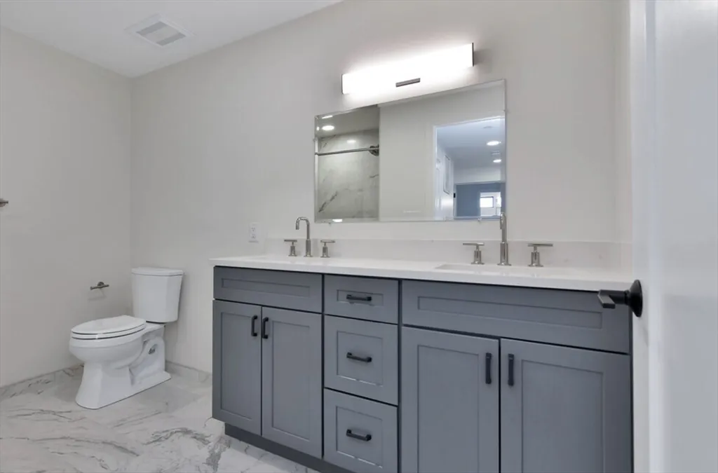 3 bed, 2 bath apartment for rent at 215 Canal St Unit 3, Lawrence — photo 5 of 6