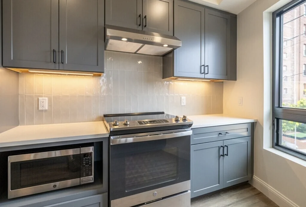 1 bed, 1 bath apartment for rent at 215 Canal St Unit 4, Lawrence — photo 3 of 6