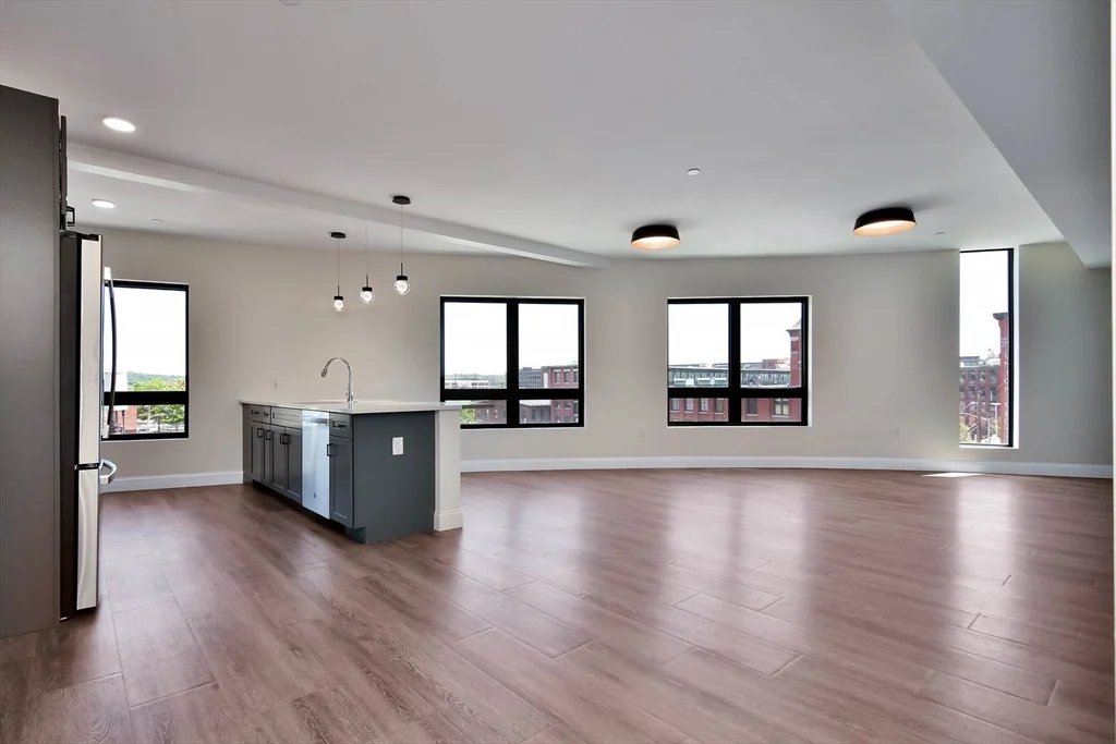 1 bed, 1 bath apartment for rent at 215 Canal St Unit 4, Lawrence — photo 1 of 6
