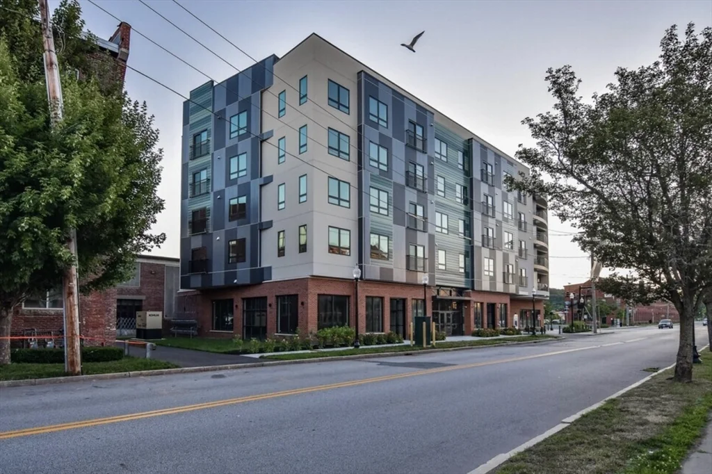 1 bed, 1 bath apartment for rent at 215 Canal St Unit 4, Lawrence — photo 6 of 6