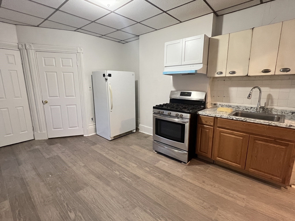 3 bed, 1 bath apartment for rent at 215 Harrison Ave Unit 1, Chinatown — photo 1 of 8