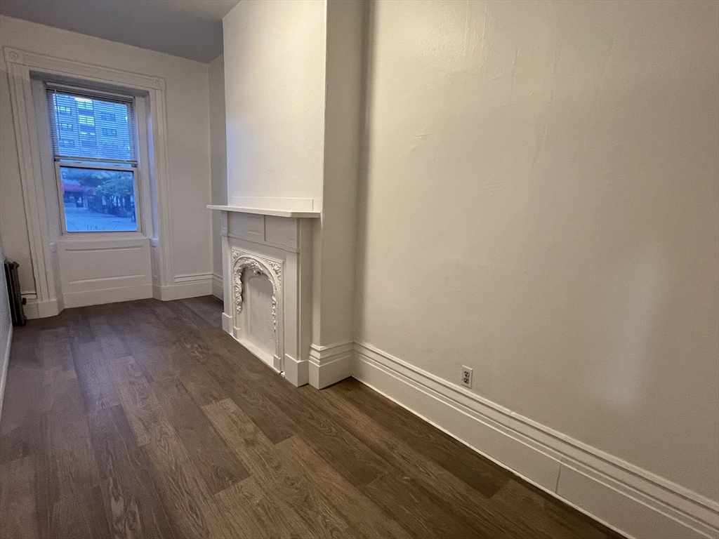 3 bed, 1 bath apartment for rent at 215 Harrison Ave Unit 1, Chinatown — photo 4 of 8