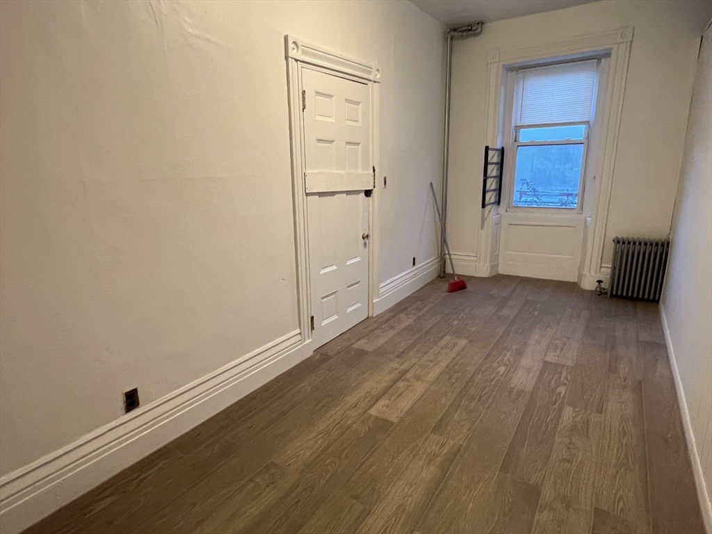 3 bed, 1 bath apartment for rent at 215 Harrison Ave Unit 1, Chinatown — photo 5 of 8