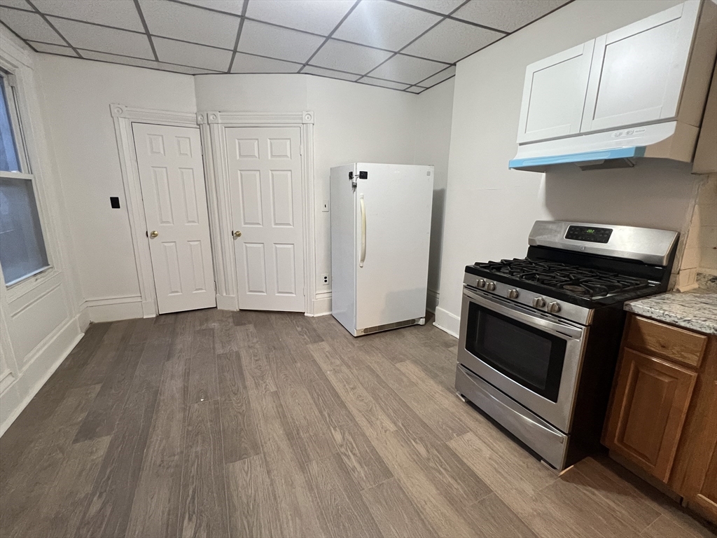 3 bed, 1 bath apartment for rent at 215 Harrison Ave Unit 1, Chinatown — photo 3 of 8