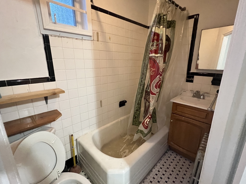 3 bed, 1 bath apartment for rent at 215 Harrison Ave Unit 1, Chinatown — photo 8 of 8
