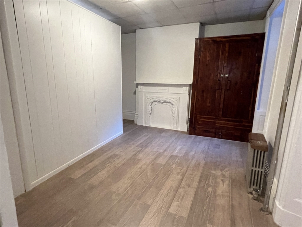 3 bed, 1 bath apartment for rent at 215 Harrison Ave Unit 1, Chinatown — photo 6 of 8
