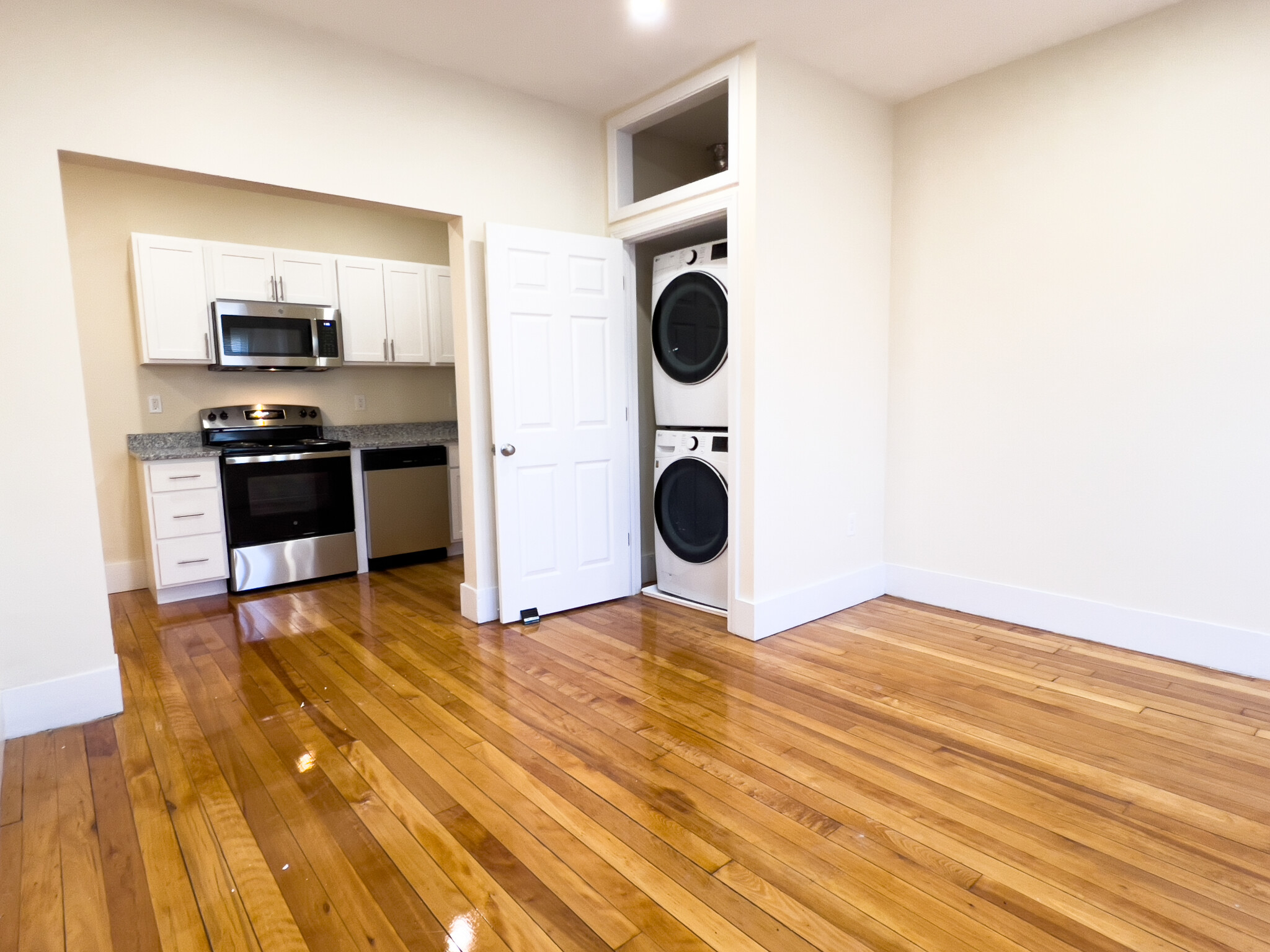 1.5 bed, 1 bath apartment for rent at 215 Harvard Ave Unit 1, Brighton — photo 4 of 12