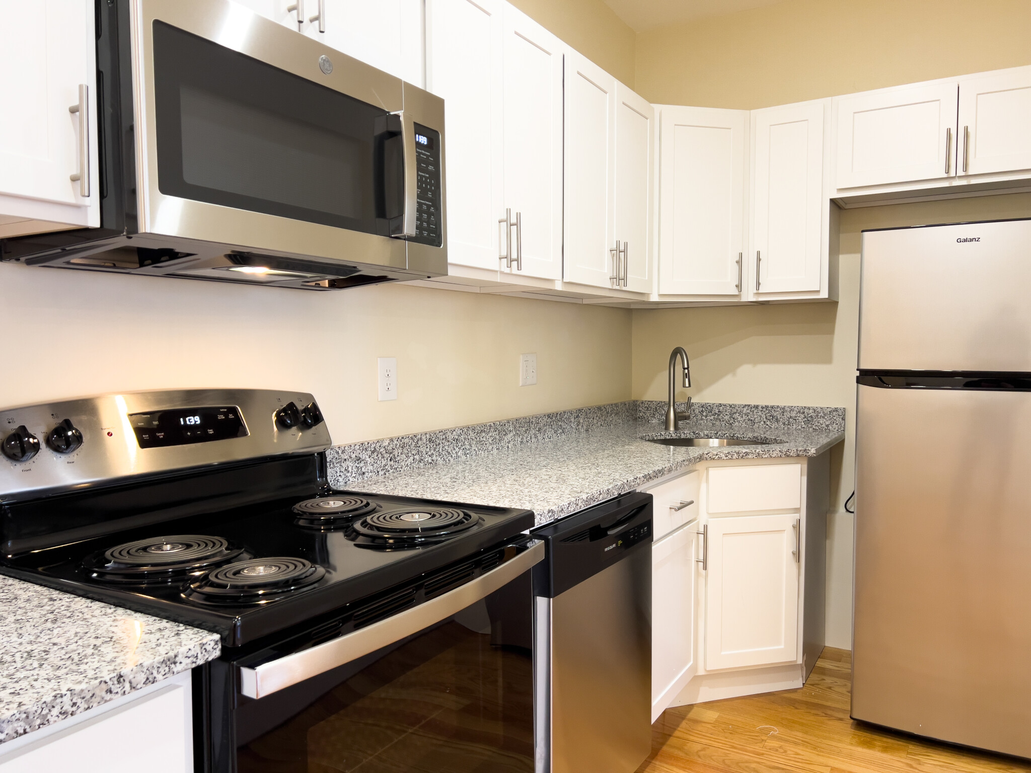 1.5 bed, 1 bath apartment for rent at 215 Harvard Ave Unit 1, Brighton — photo 3 of 12