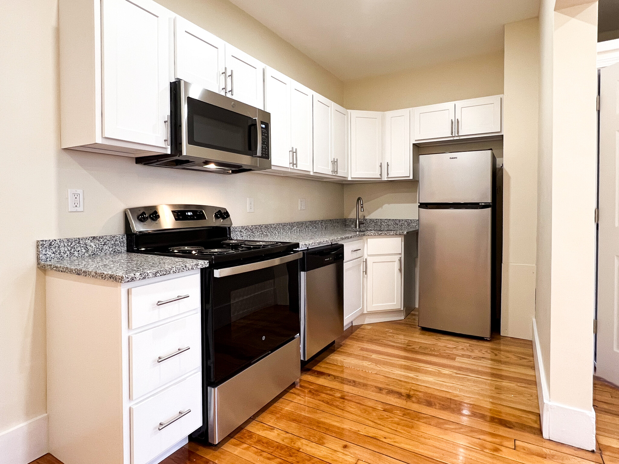 1.5 bed, 1 bath apartment for rent at 215 Harvard Ave Unit 1, Brighton — photo 2 of 12