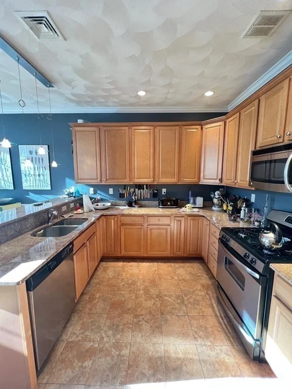 3 bed, 2.5 bath apartment for rent at 215 Harvard St Unit 23, Tufts University — photo 6 of 18