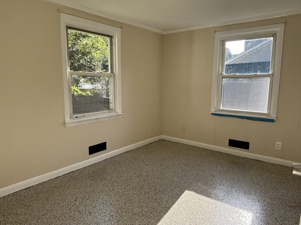4 bed, 1 bath apartment for rent at 215 Jaffrey St Unit 1, Weymouth — photo 4 of 8