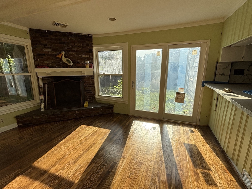 4 bed, 1 bath apartment for rent at 215 Jaffrey St Unit 1, Weymouth — photo 3 of 8