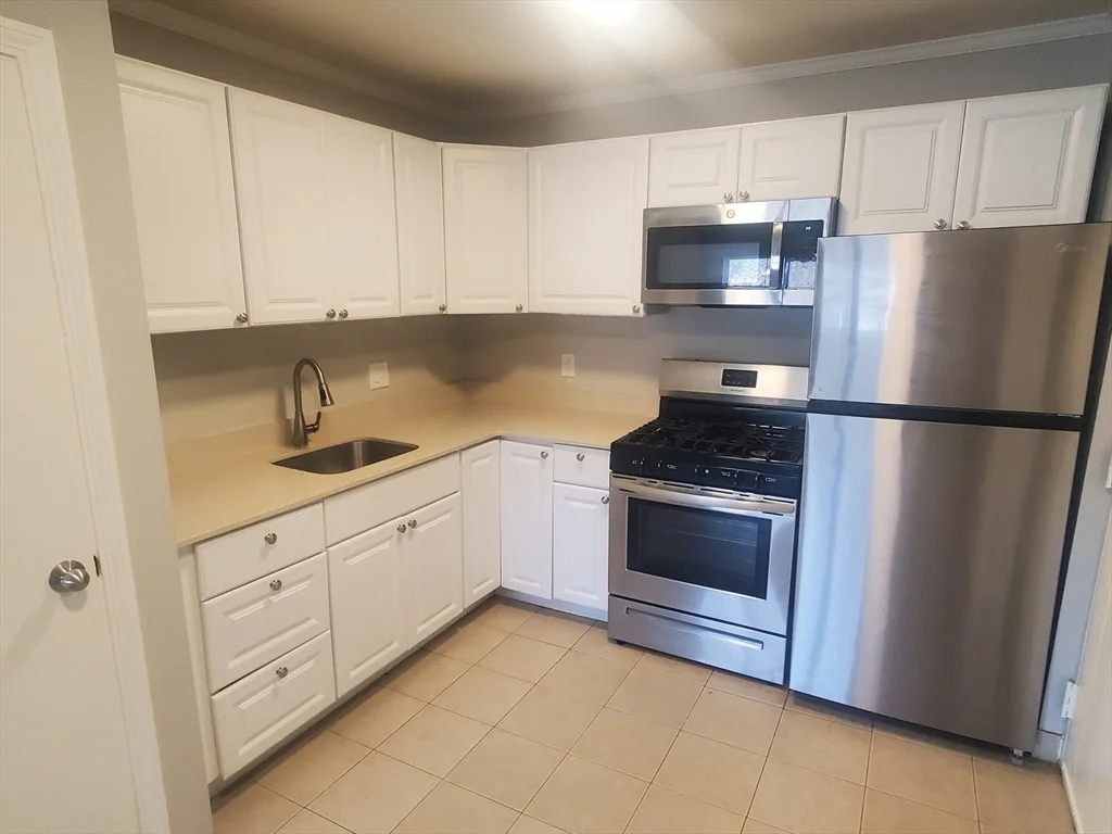 2 bed, 1 bath apartment for rent at 215 Pearl St Unit 11, Stoughton — photo 1 of 13