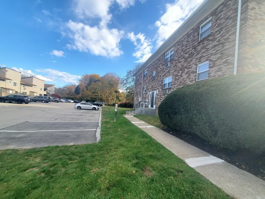 2 bed, 1 bath apartment for rent at 215 Pearl St Unit 8, Stoughton — photo 14 of 18
