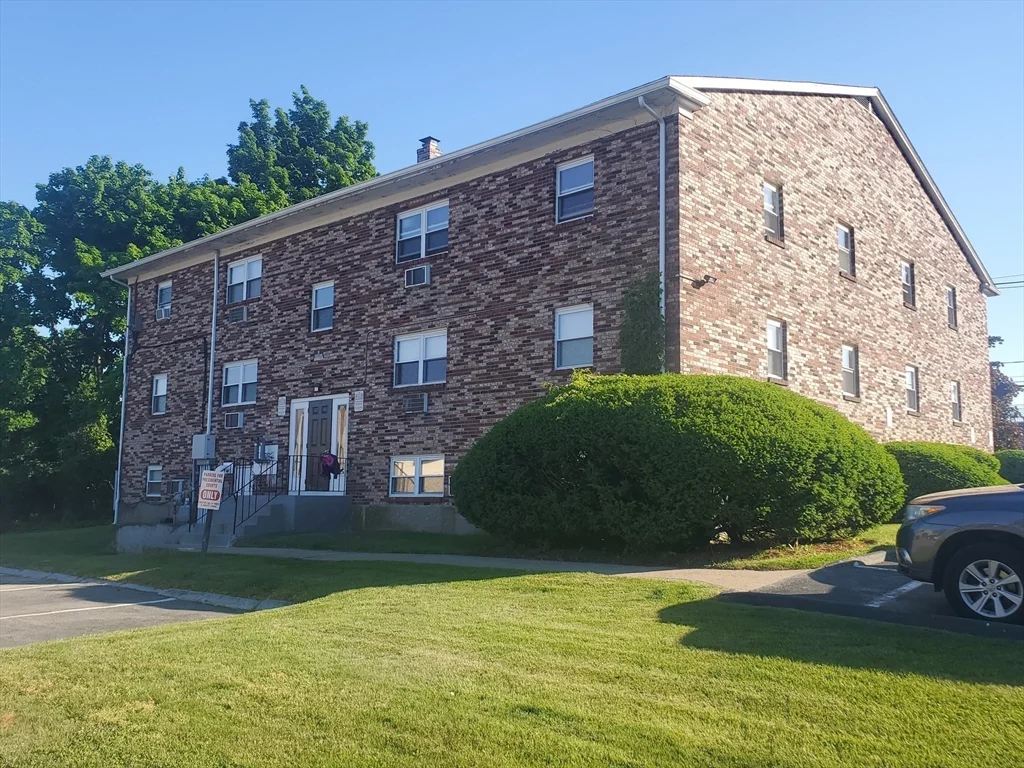 2 bed, 1 bath apartment for rent at 215 Pearl St Unit 9, Stoughton — photo 8 of 9