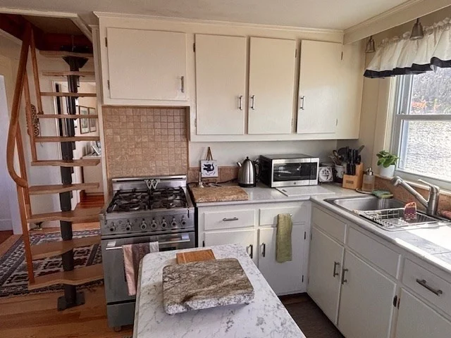 2 bed, 1 bath apartment for rent at 215 Standish St Winter Rental, Marshfield — photo 4 of 15