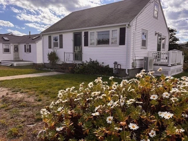 2 bed, 1 bath apartment for rent at 215 Standish St Winter Rental, Marshfield