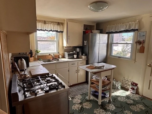 2 bed, 1 bath apartment for rent at 215 Standish St Winter Rental, Marshfield — photo 3 of 15