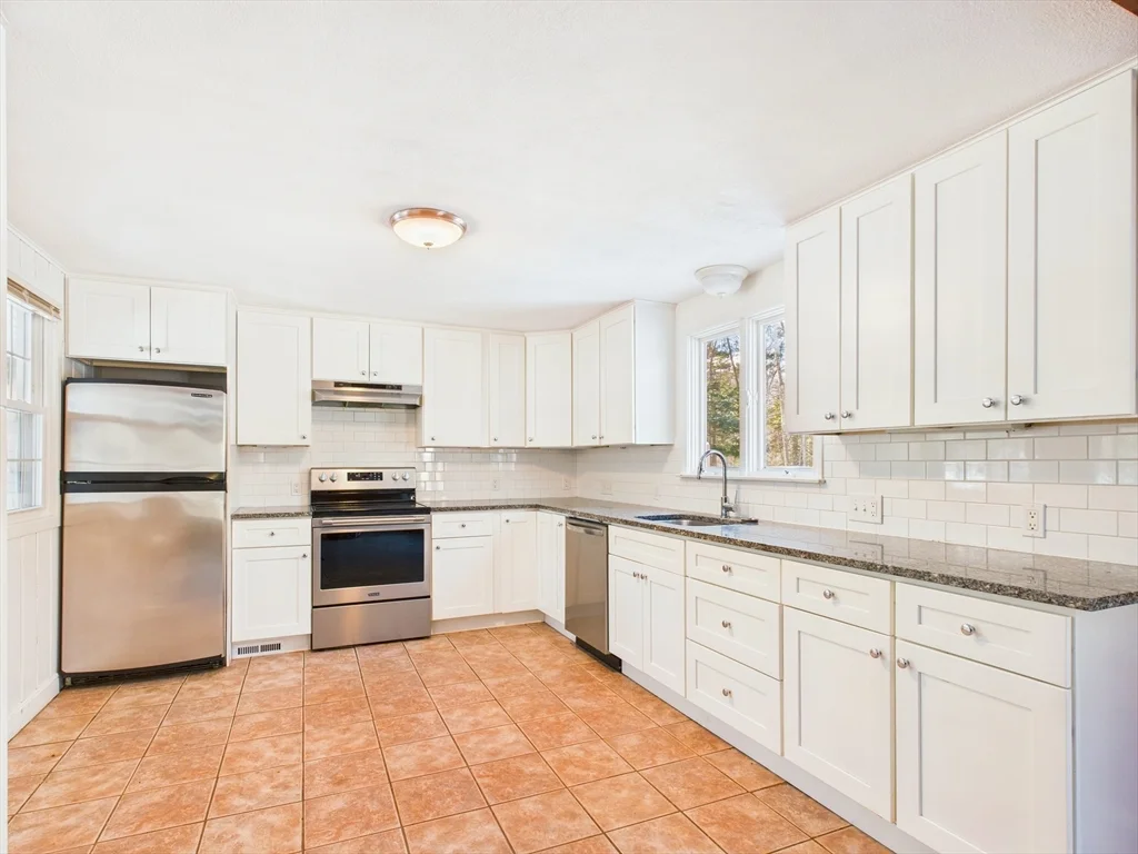 4 bed, 4+ bath apartment for rent at 215 Stoney Lea Rd, Precinct One/Upper Dedham — photo 3 of 12