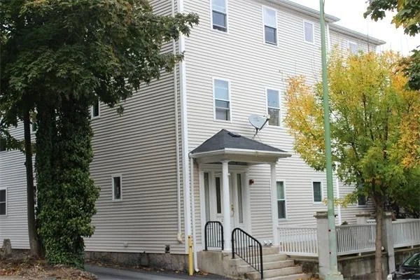 2 bed, 1 bath apartment for rent at 215 Walnut St Unit 11, New Bedford — photo 1 of 6